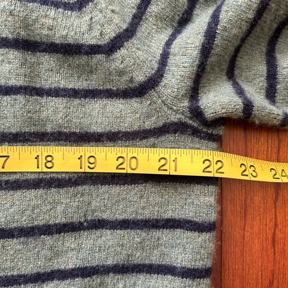 J Crew Sweater Men’s XL Green Lambswool Blend Crewneck Striped Christmas